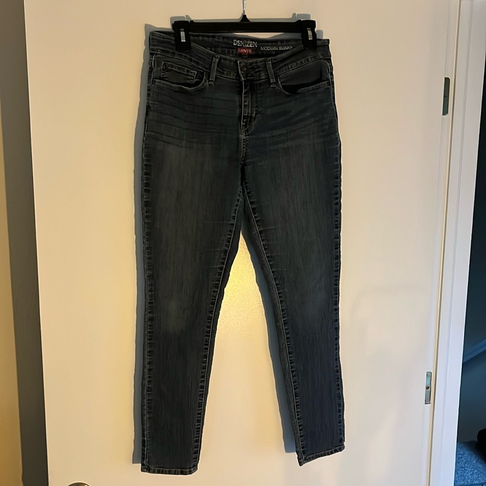 Levi’s modern skinny jean like new
